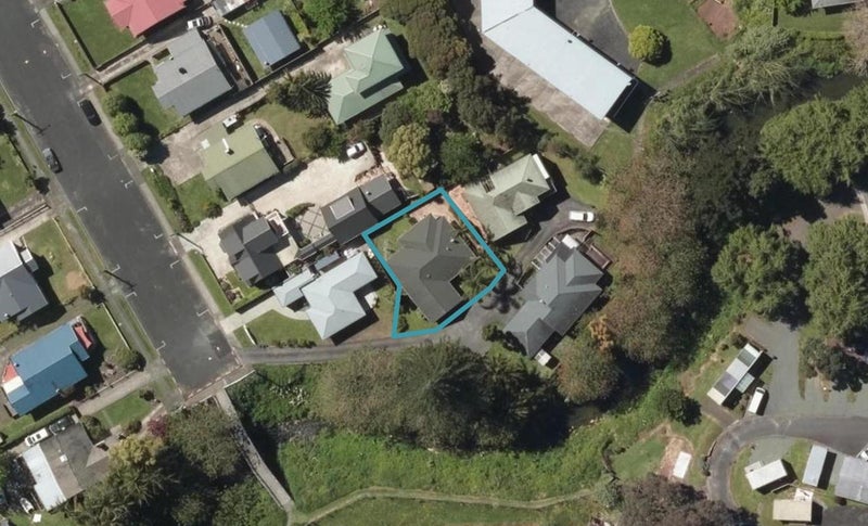 17B Bernard Street, Avenues, Whangarei - Carousel 1