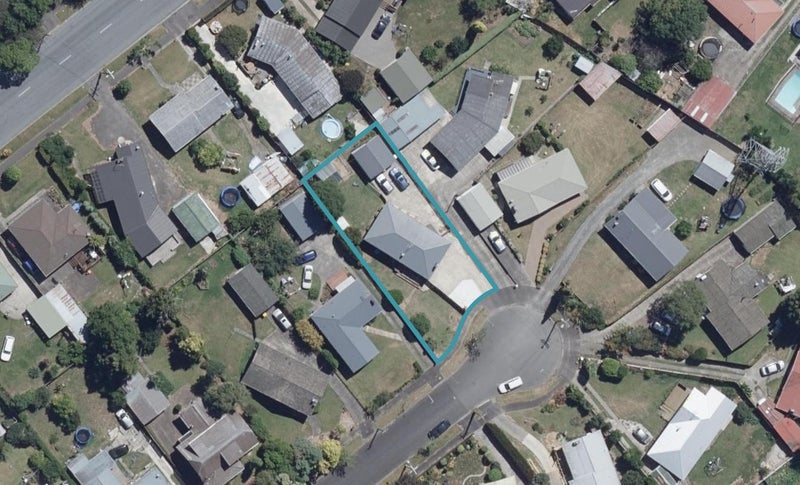 11 Pryce Place, Silverdale, Hamilton - Carousel 1