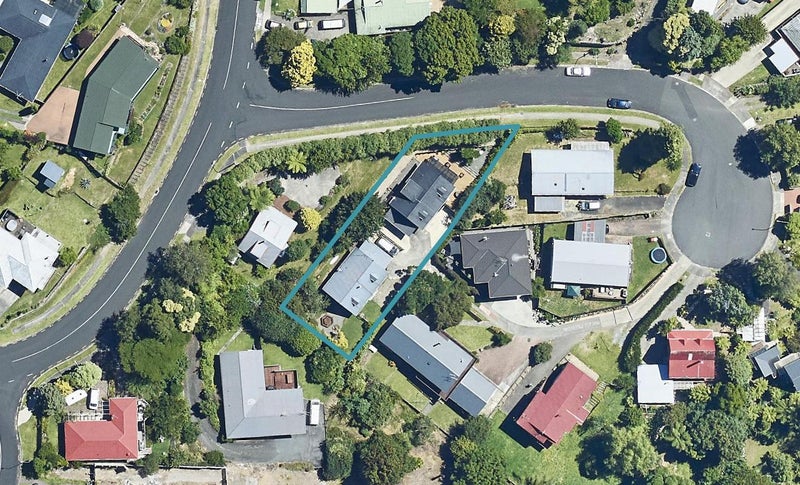4B Fairmont Terrace, Otumoetai, Tauranga - Carousel 1