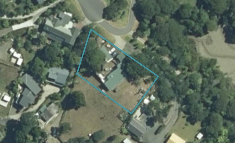 31 Point Street, Raglan - Carousel 1