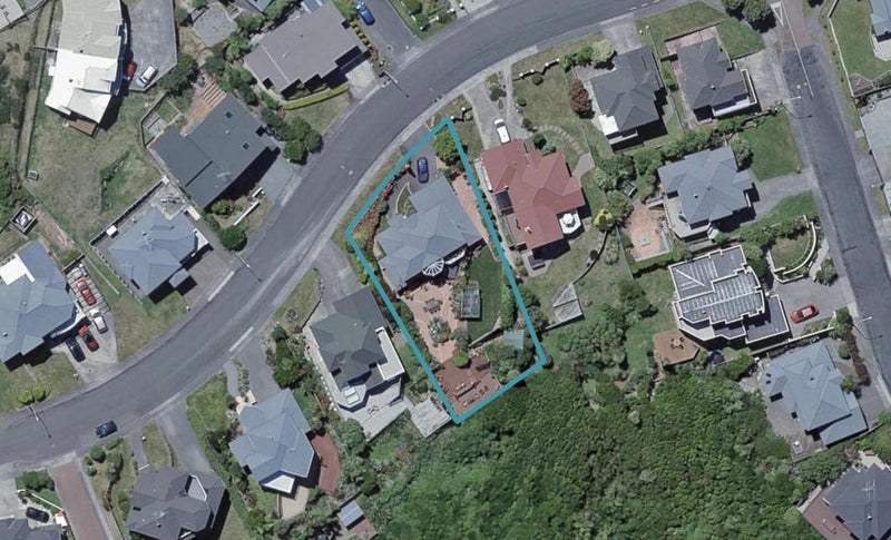 48 Dress Circle, Newlands, Wellington - Carousel 1