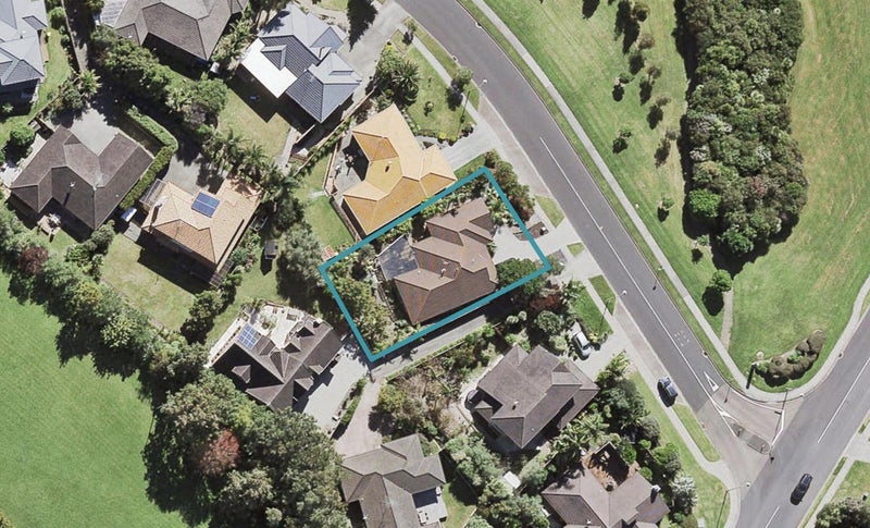 10 Te Wharau Drive, Greenhithe, Auckland - Carousel 1