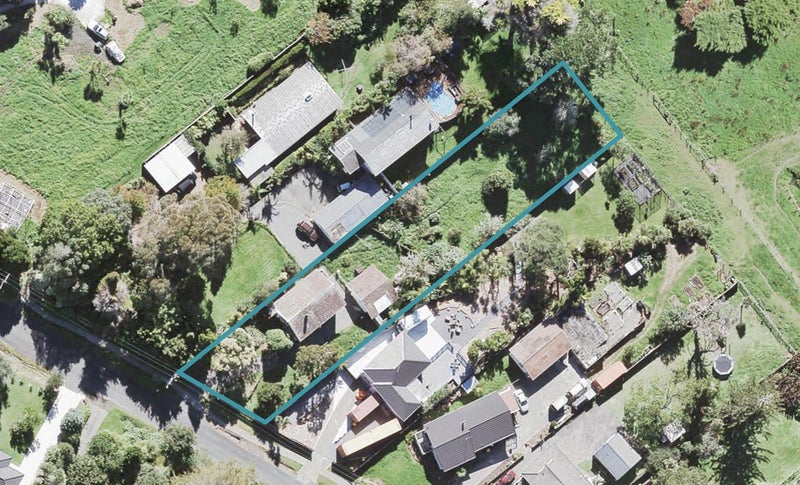 16 Grassmere Road, Henderson Valley, Auckland - Carousel 1