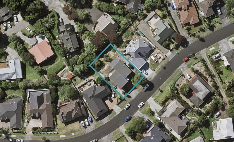 11 Ewhurst Place, Goodwood Heights, Auckland - Carousel 1