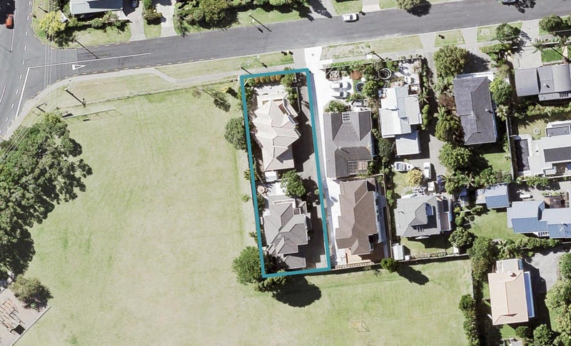 1/1 Hyde Road, Rothesay Bay, Auckland - Carousel 1
