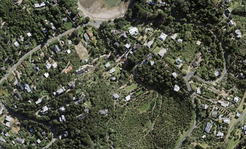 7 Empire Avenue, Oneroa, Waiheke Island - Carousel 1