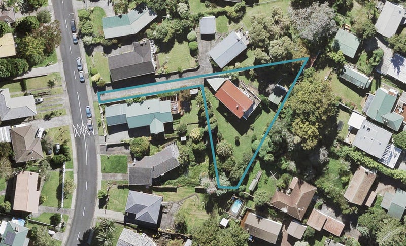19 Hilling Street, Titirangi, Auckland - Carousel 1