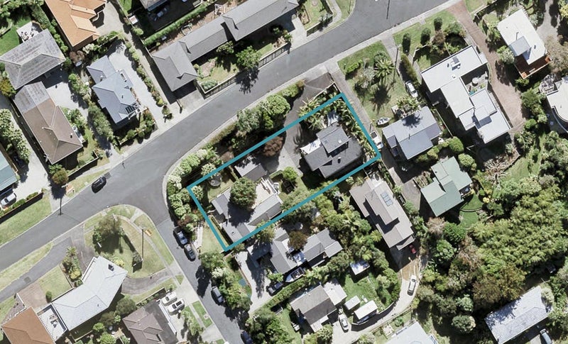 1/9 Tipau Street, Torbay, Auckland - Carousel 1