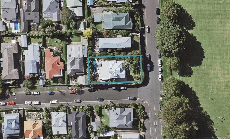 11 Cambridge Terrace, Devonport, Auckland - Carousel 1