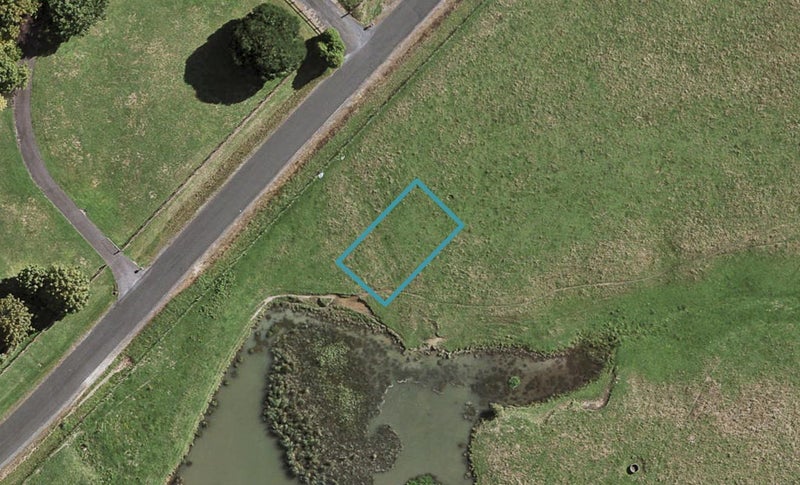 4 Wallis Esplanade, Karaka, Papakura - Carousel 1
