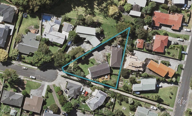 2/18 Grove Lane, Pakuranga, Auckland - Carousel 1