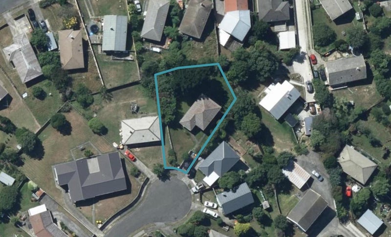 11 Tau Grove, Takapuwahia, Porirua - Carousel 1