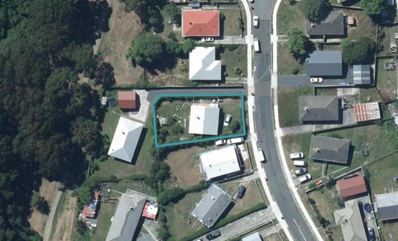 11 Pukaki Grove, Waitangirua, Porirua - Carousel 1