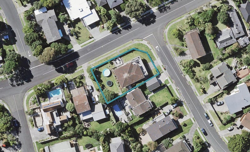 80 Mayfair Crescent, Mairangi Bay, Auckland - Carousel 1