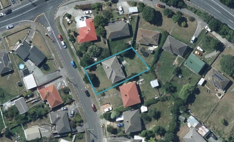 50 Cornwall Crescent, Cannons Creek, Porirua - Carousel 1