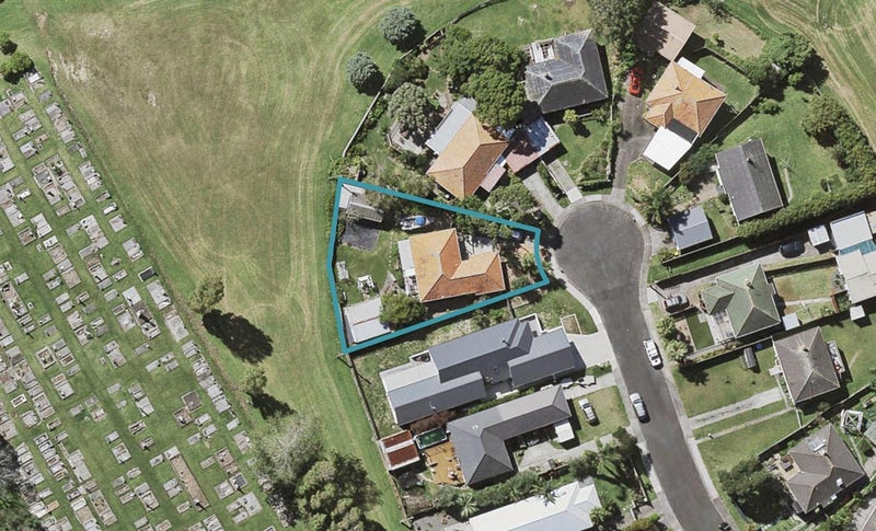 51 Philomel Crescent, Bayswater, Auckland - Carousel 1