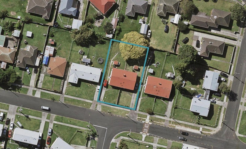 29 Johnstones Road, Ōtara, Auckland - Carousel 1