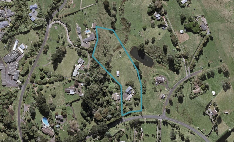 31 Ridgewood Drive, Ridgewood, New Plymouth - Carousel 1