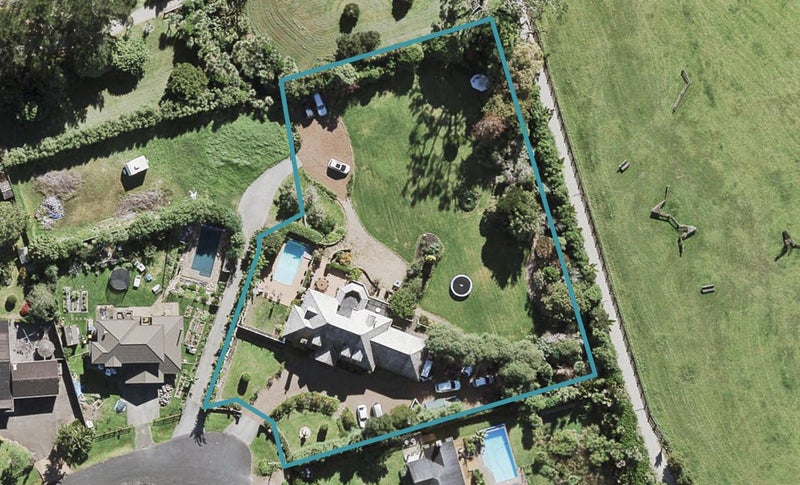 8 Faith Grove, Greenhithe, Auckland - Carousel 1