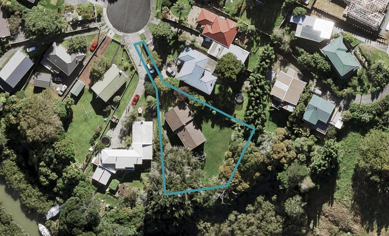 10 Hughes Terrace, Te Atatu Peninsula, Auckland - Carousel 1
