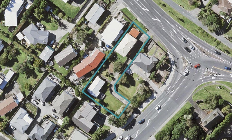 2/694 East Coast Road, Pinehill, Auckland - Carousel 1
