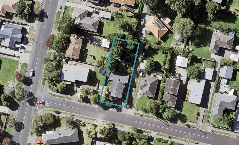 33 Weybridge Crescent, Glen Innes, Auckland - Carousel 1