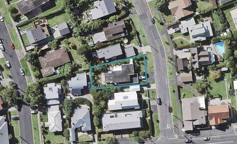 5 Merani Street, Narrow Neck, Auckland - Carousel 1