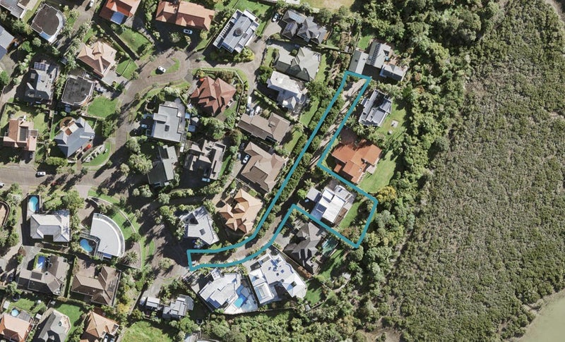 32 Marguerita Place, West Harbour, Auckland - Carousel 1