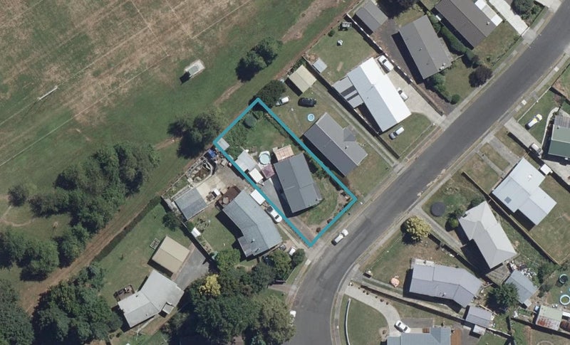 12 Margaret Place, Deanwell, Hamilton - Carousel 1