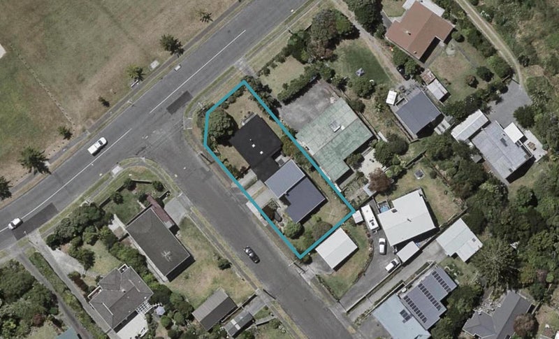 1 Kaitawa Street, Waikanae Beach, Waikanae - Carousel 1