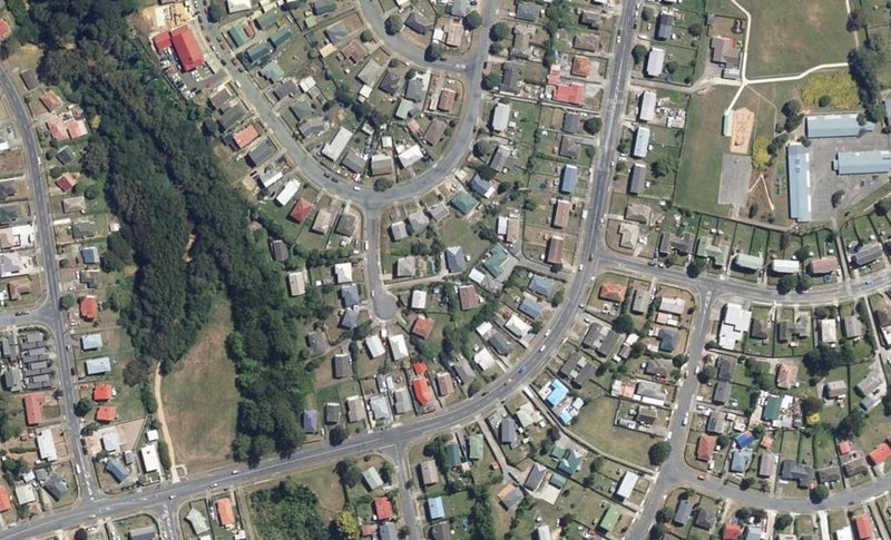 5 Komata Grove, Waitangirua, Porirua - Carousel 1