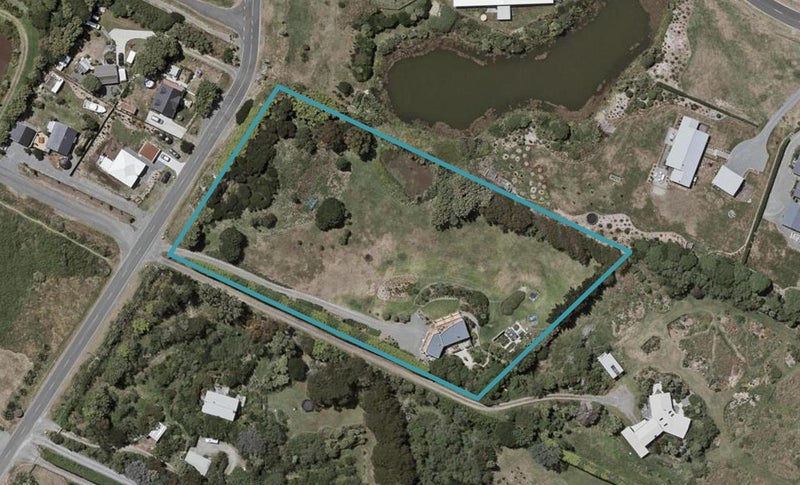 5 Paetawa Road, Peka Peka, Waikanae - Carousel 1