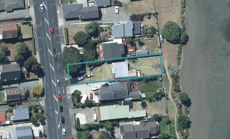 24 Mana Esplanade, Paremata, Porirua - Carousel 1
