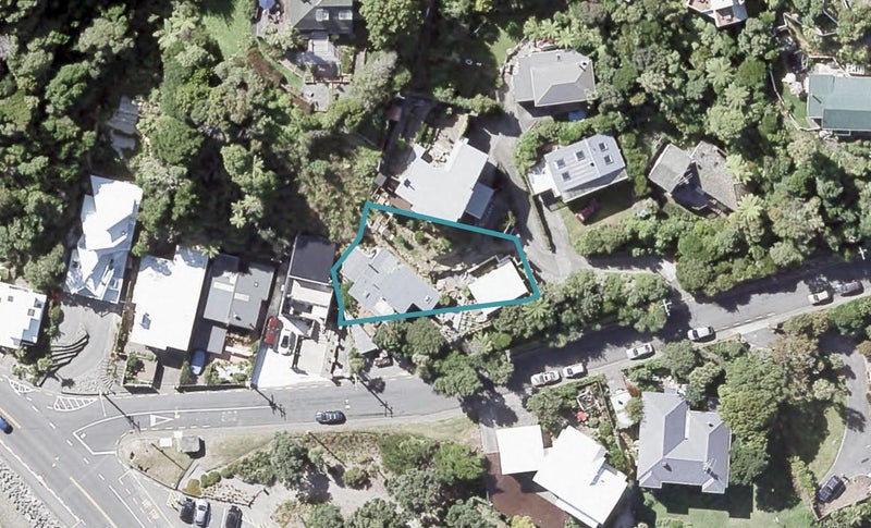9 Ferry Road, Days Bay, Lower Hutt - Carousel 1
