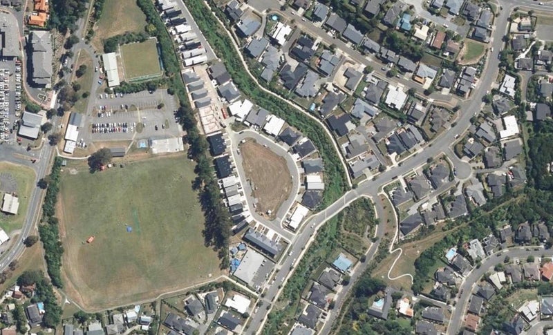 18 Breakwater Way, Whitby, Porirua - Carousel 1