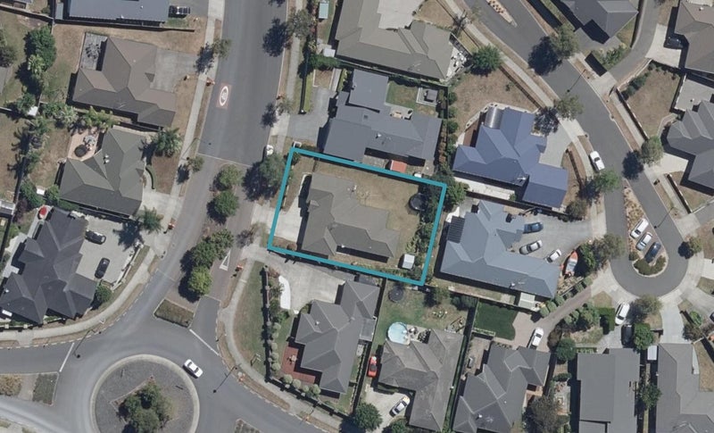 4 Barrington Drive, Huntington, Hamilton - Carousel 1