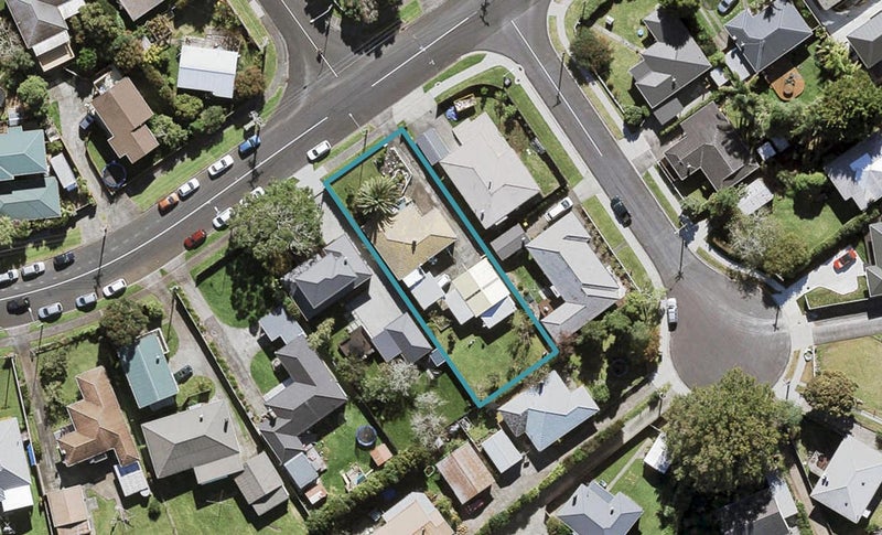 22 Gloria Avenue, Te Atatu Peninsula, Auckland - Carousel 1
