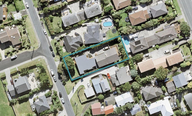 2/9 Watea Road, Torbay, Auckland - Carousel 1