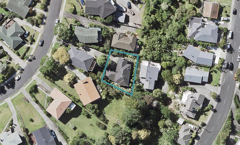 16A Mayfair Crescent, Mairangi Bay, Auckland - Carousel 1