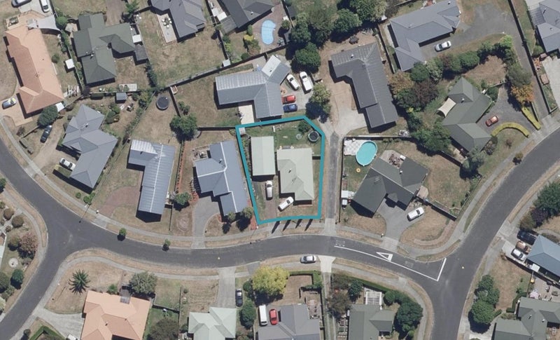 9 Benson Road, Fairview Downs, Hamilton - Carousel 1