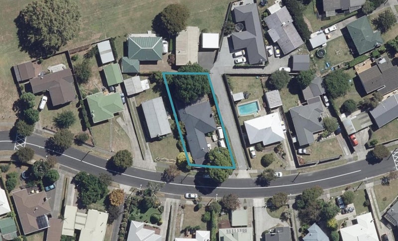 11 Laurence Street, Queenwood, Hamilton - Carousel 1