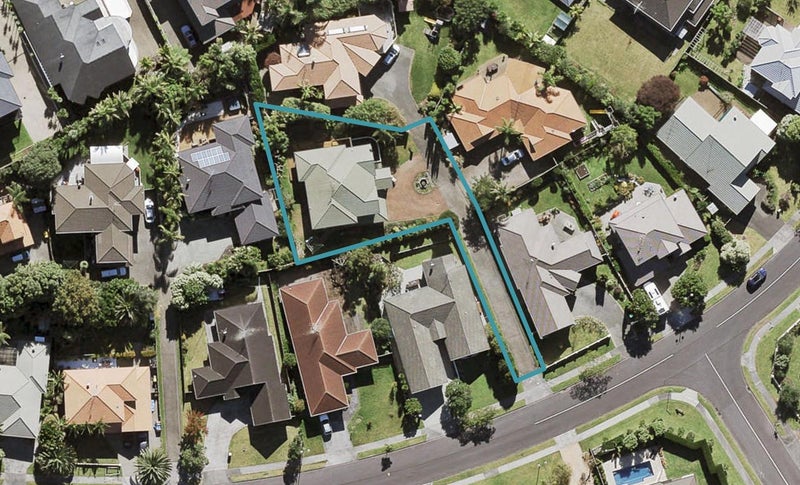 13 Hogarth Rise, West Harbour, Auckland - Carousel 1