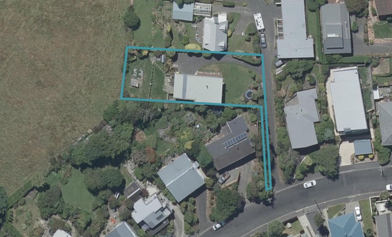 18 Larkins Street, Helensburgh, Dunedin - Carousel 1
