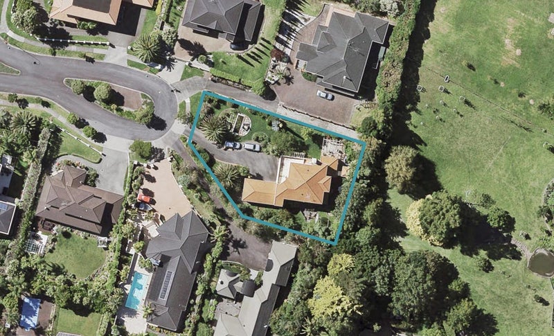 9 Kerridge Close, Shamrock Park, Auckland - Carousel 1