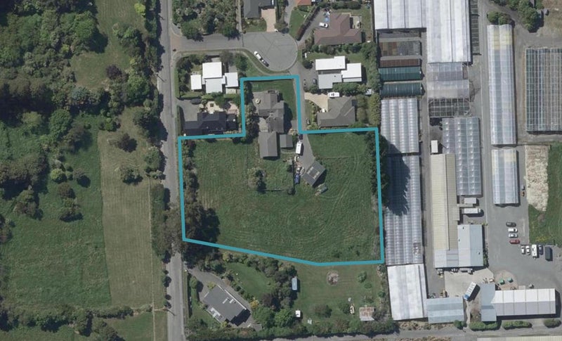 8 Gilders Grove, Heathcote Valley, Christchurch - Carousel 1