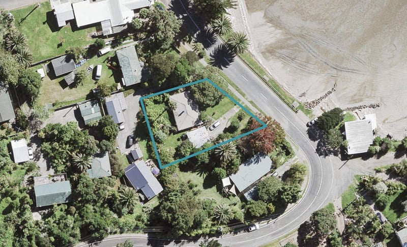 15 Sandys Parade, Laingholm, Auckland - Carousel 1