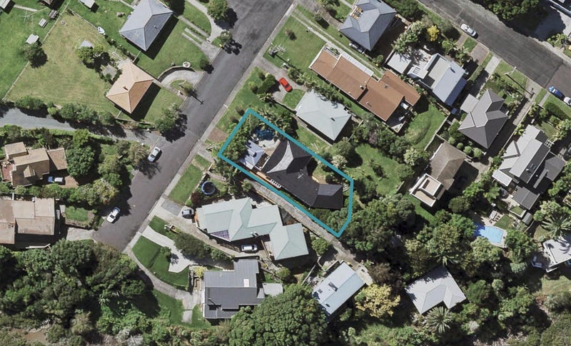 114 Eversleigh Road, Belmont, Auckland - Carousel 1