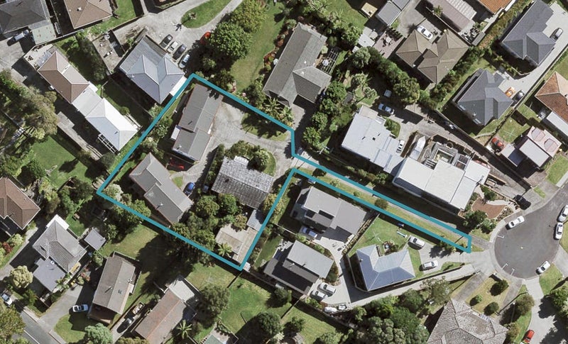 2/7 Hillary Heights Avenue, Glendene, Auckland - Carousel 1