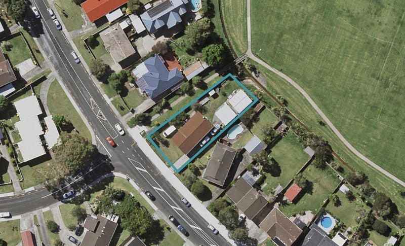 122 Sycamore Drive, Sunnynook, Auckland - Carousel 1