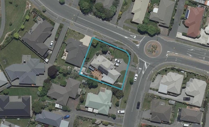10 Kintyre Drive, Broomfield, Christchurch - Carousel 1